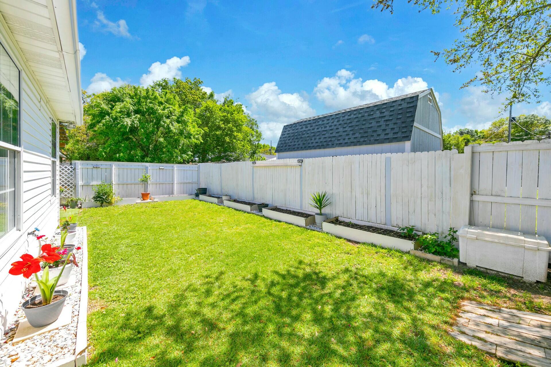 420 Apple Drive Crestview, FL 32536 - Photo 29 of 32 a view of backyard with a garden and seating area
