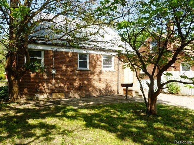 546 Sherbourne Street Inkster, MI 48141 - Photo 5 of 22 261-632980_Back Left.JPG