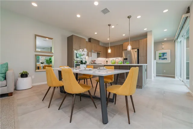 $1,660,000 | 727 Beacon, Irvine, CA 92618