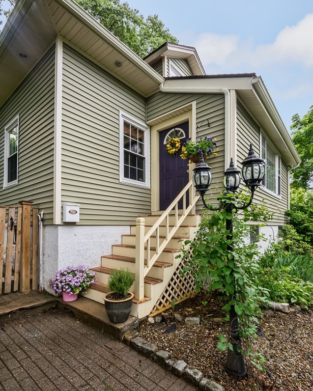 26 County Way Beverly, MA 01915 - Photo 3 of 27 Gallery Image 3
