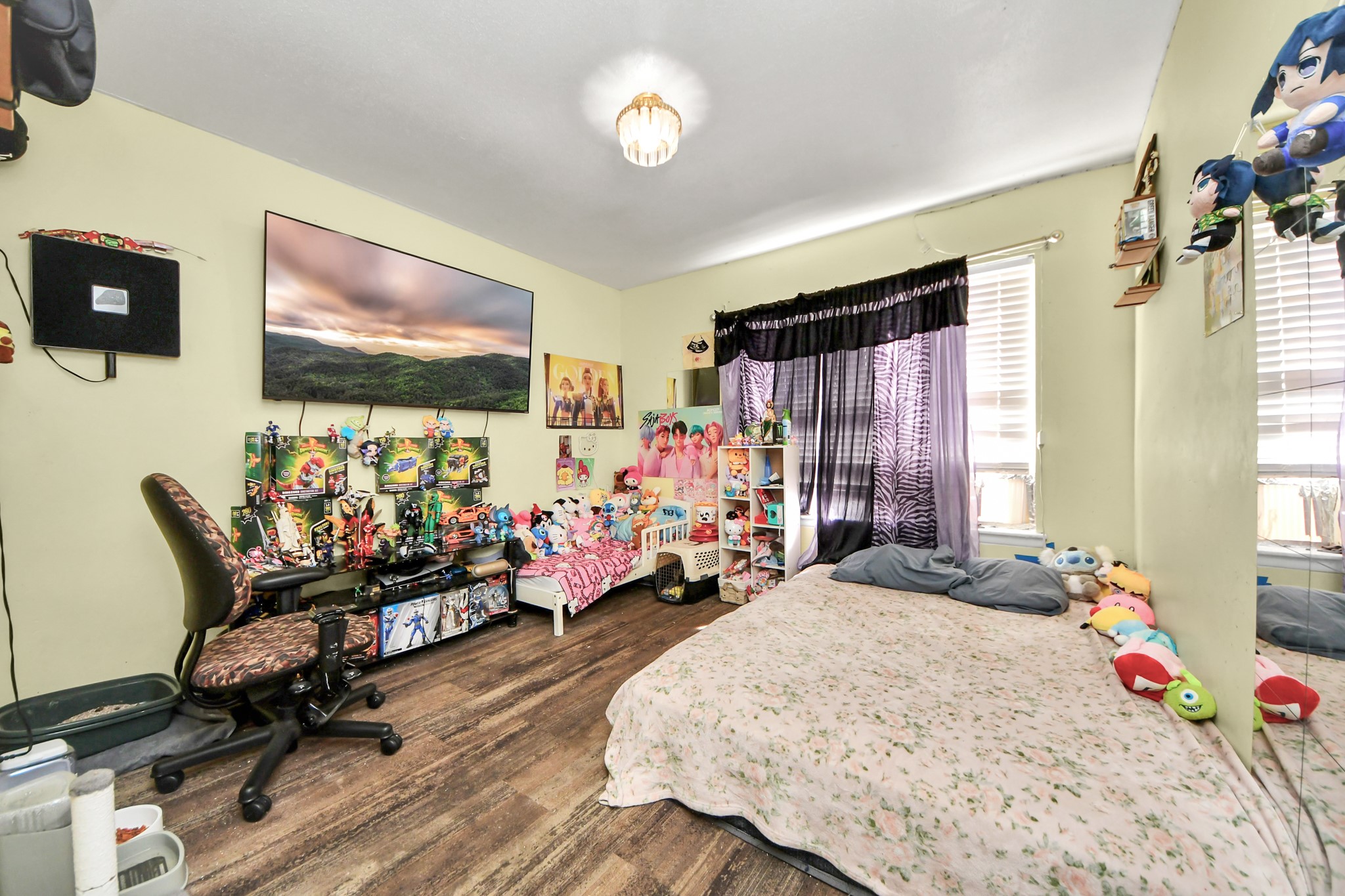 5106 Ingomar Way Houston, TX 77053 - Photo 12 of 14 a bedroom with furniture and a flat screen tv