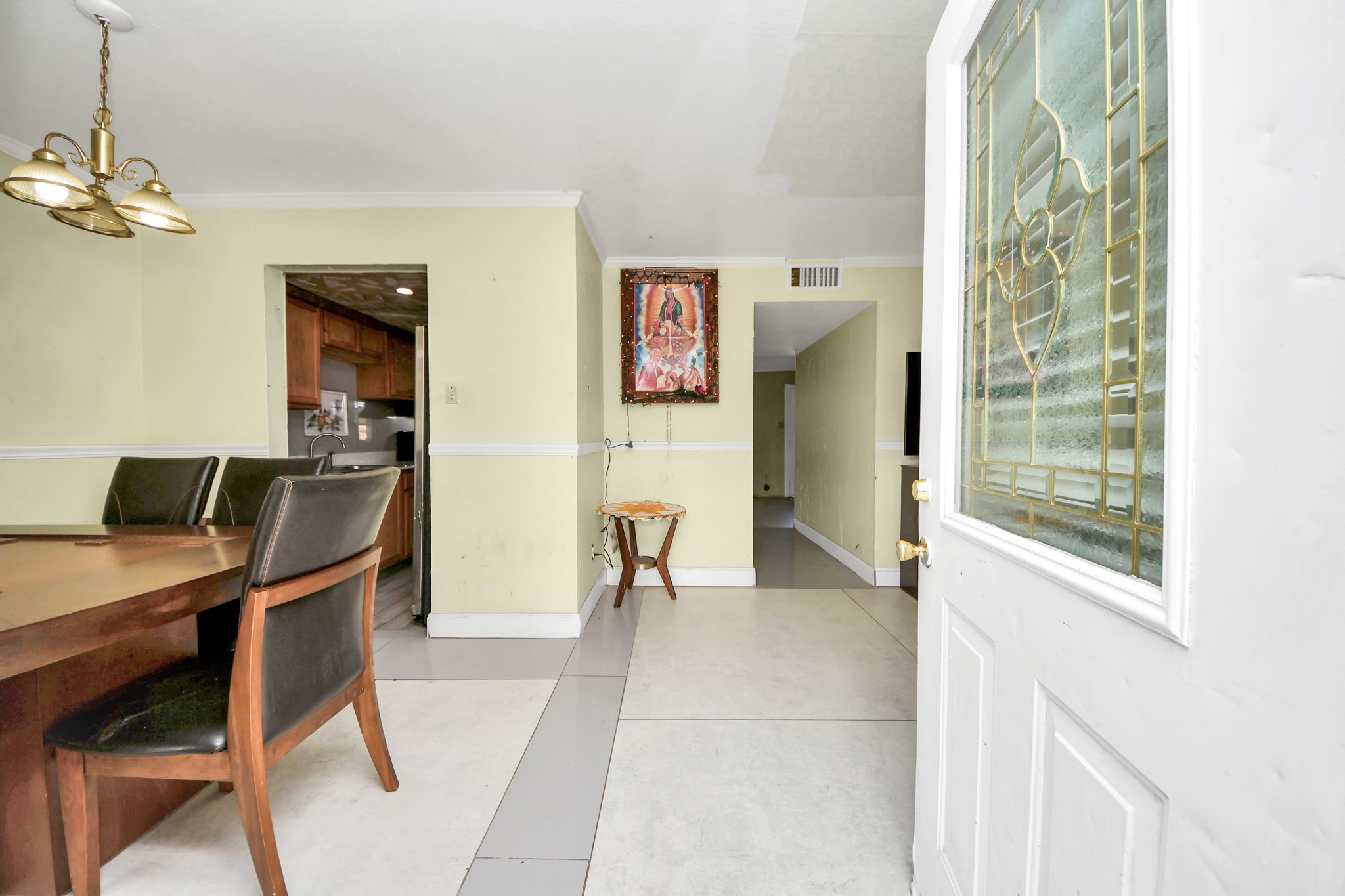 5106 Ingomar Way Houston, TX 77053 - Photo 2 of 14 a dining room with furniture and window