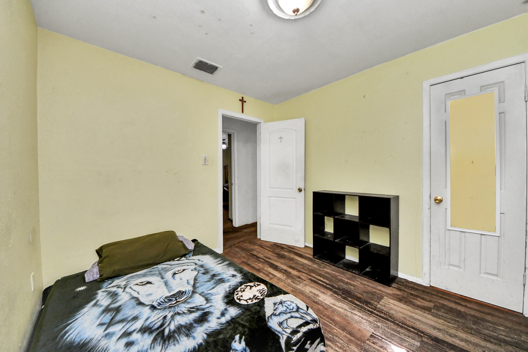 5106 Ingomar Way Houston, TX 77053 - Photo 10 of 14 a bedroom with a bed and wooden floor