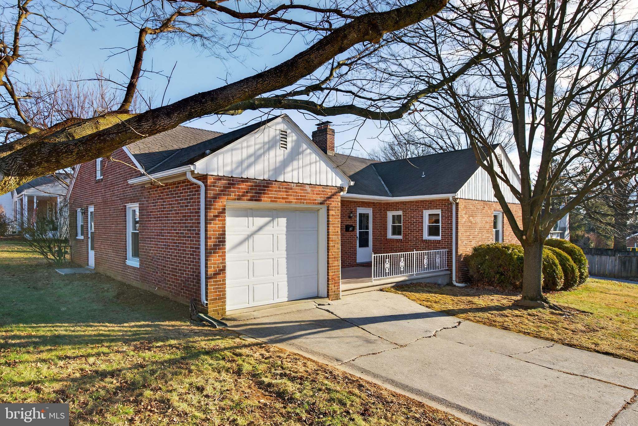 10 Dixie Drive Red Lion, PA 17356 - Photo 3 of 32 a front view of a house with a yard