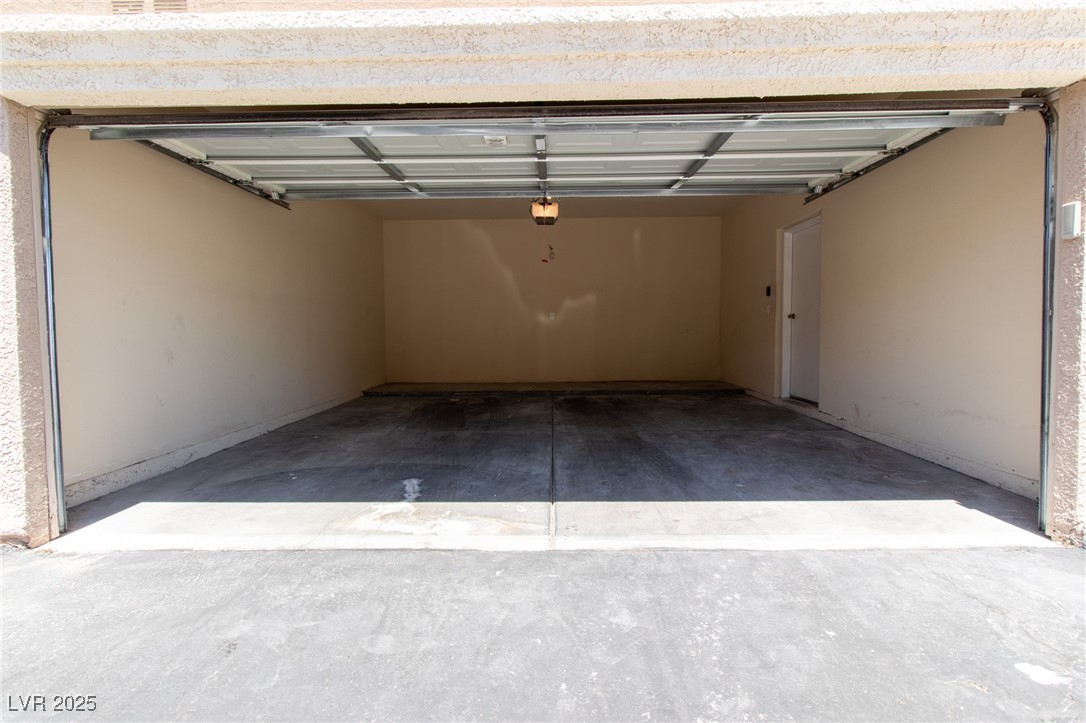 10550 West Alexander Road, Unit 2068 Las Vegas, NV 89129 - Photo 36 of 47 View of garage