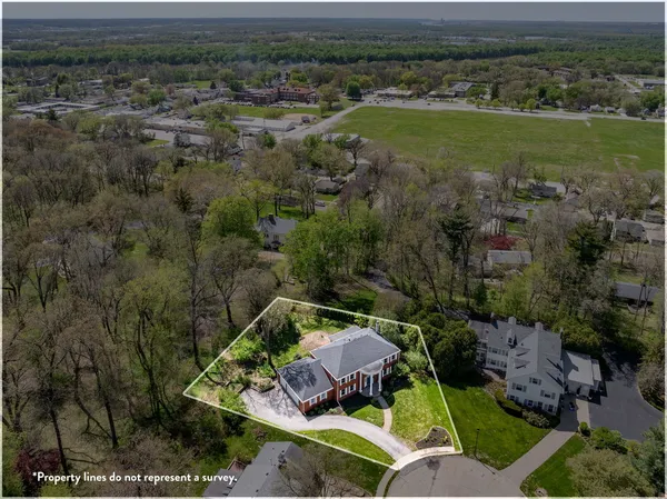 $379,000 | 1220 38th Ave Court, Rock Island, IL 61201