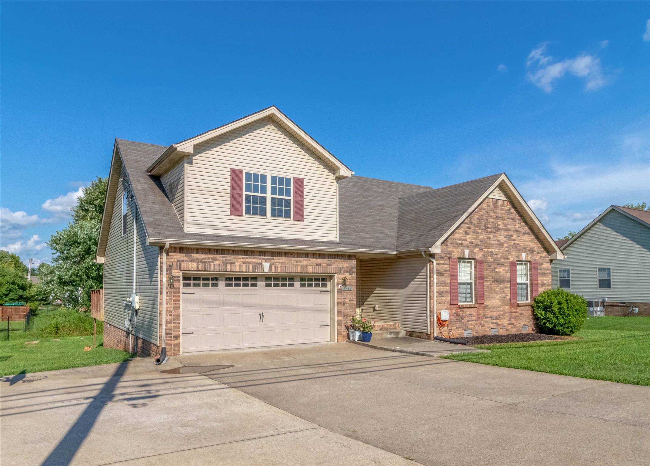1923 Needmore Road Clarksville, TN 37042 - Photo 2 of 28 Great curb appeal in a central location!