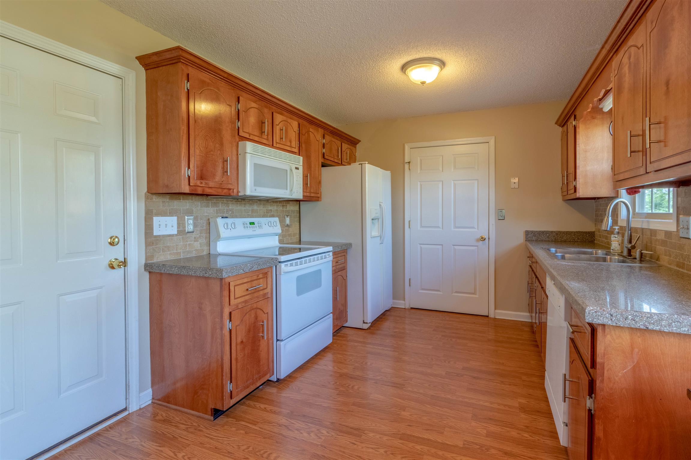 1923 Needmore Road Clarksville, TN 37042 - Photo 11 of 28 All appliances remain with the kitchen.