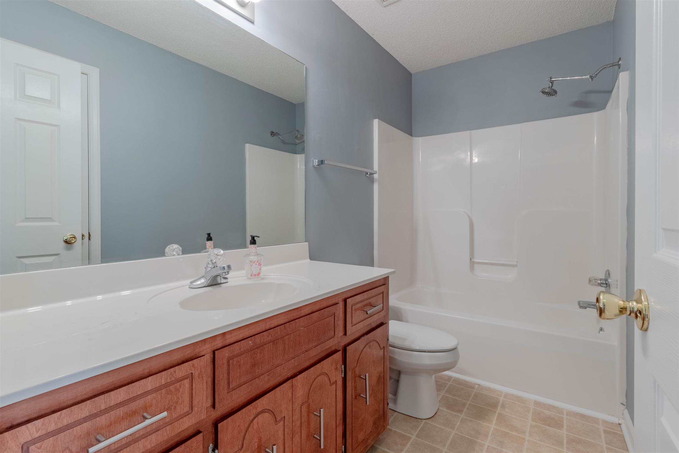 1923 Needmore Road Clarksville, TN 37042 - Photo 21 of 28 Hall bath is large!