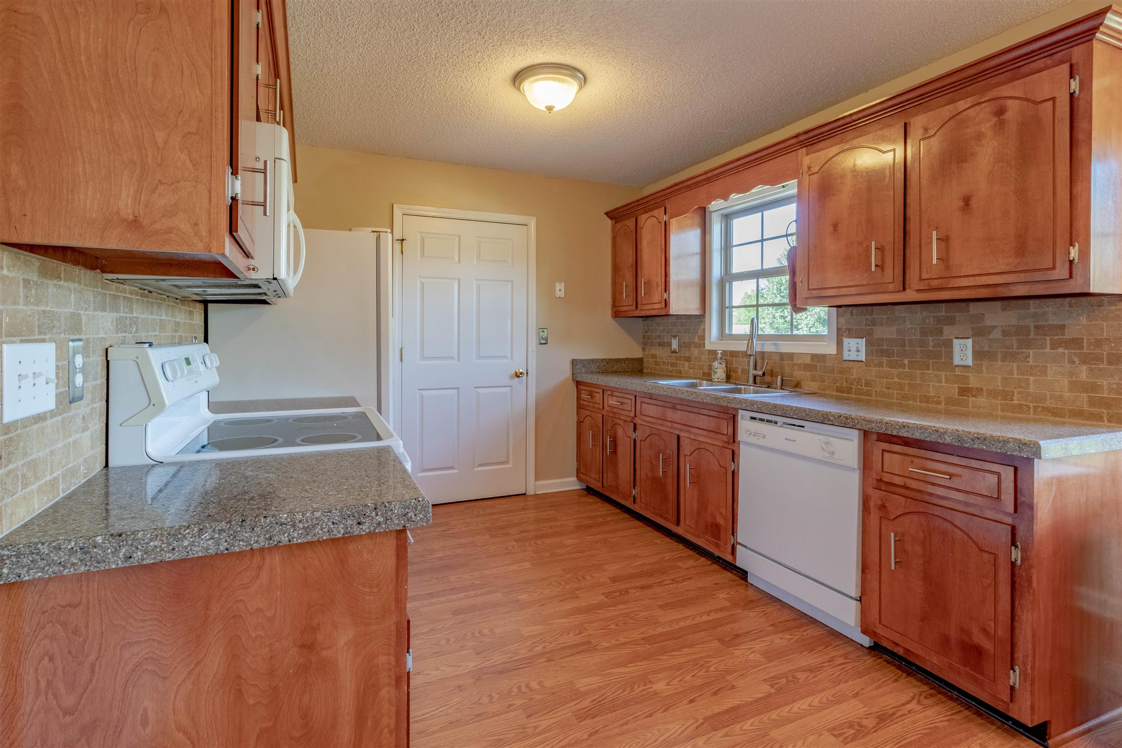 1923 Needmore Road Clarksville, TN 37042 - Photo 10 of 28 Nice kitchen with backsplash