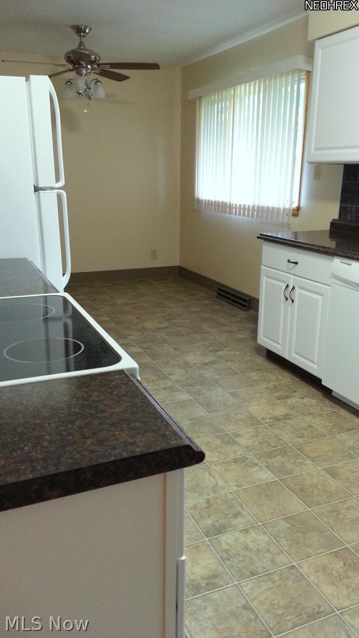 1998 Wyndham Road Akron, OH 44313 - Photo 8 of 25 Looking towards the eat-in area of the kitchen.