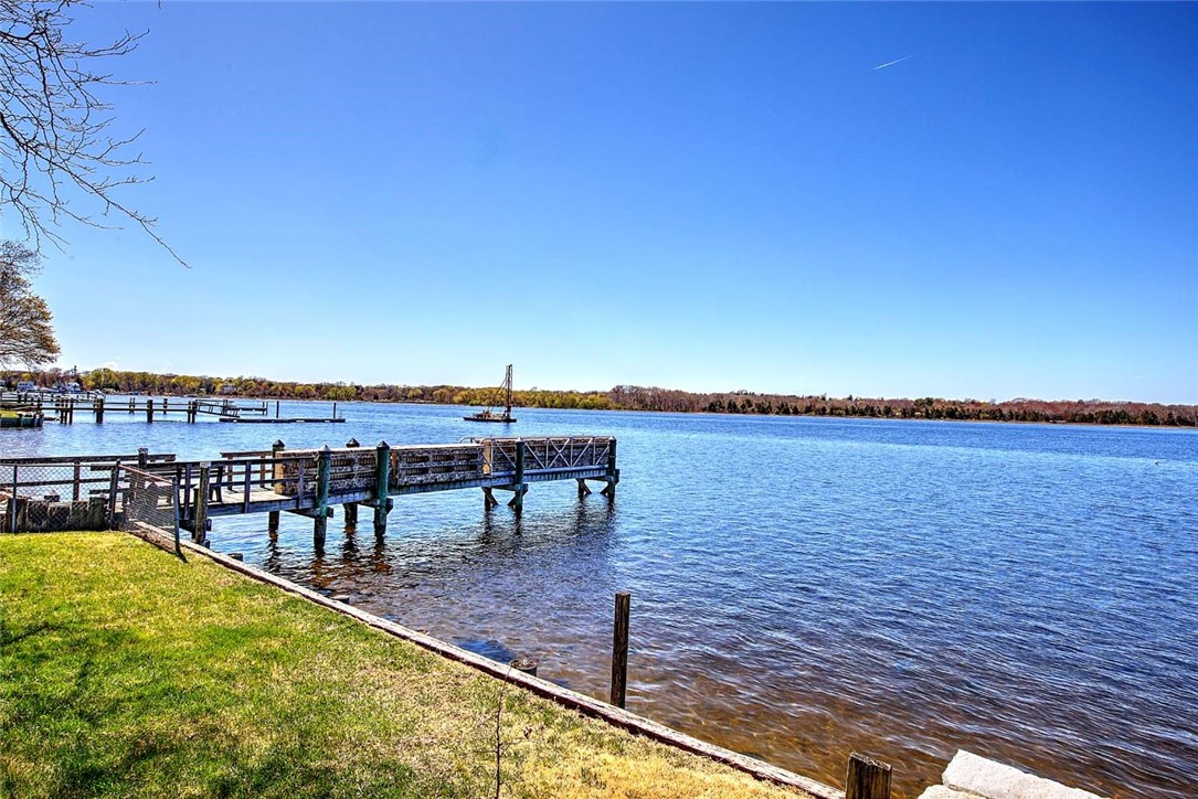 35 Hanson Road Barrington, RI 02806 - Photo 7 of 29