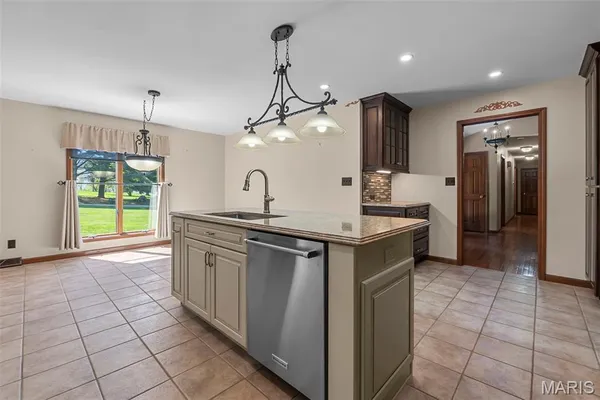 $589,000 | 283 South Lake Drive, Cape Girardeau, MO 63701