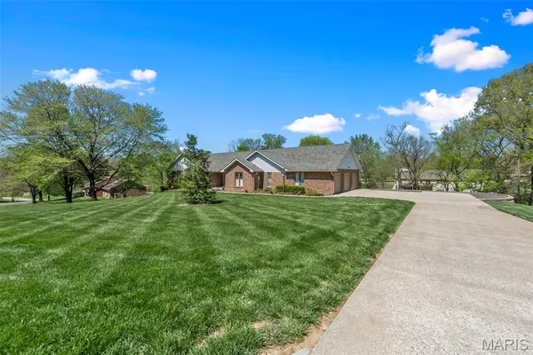 $589,000 | 283 South Lake Drive, Cape Girardeau, MO 63701