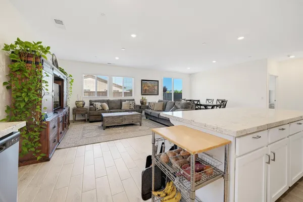 $525,000 | 1398 Elkins Circle, Olivehurst, CA 95961