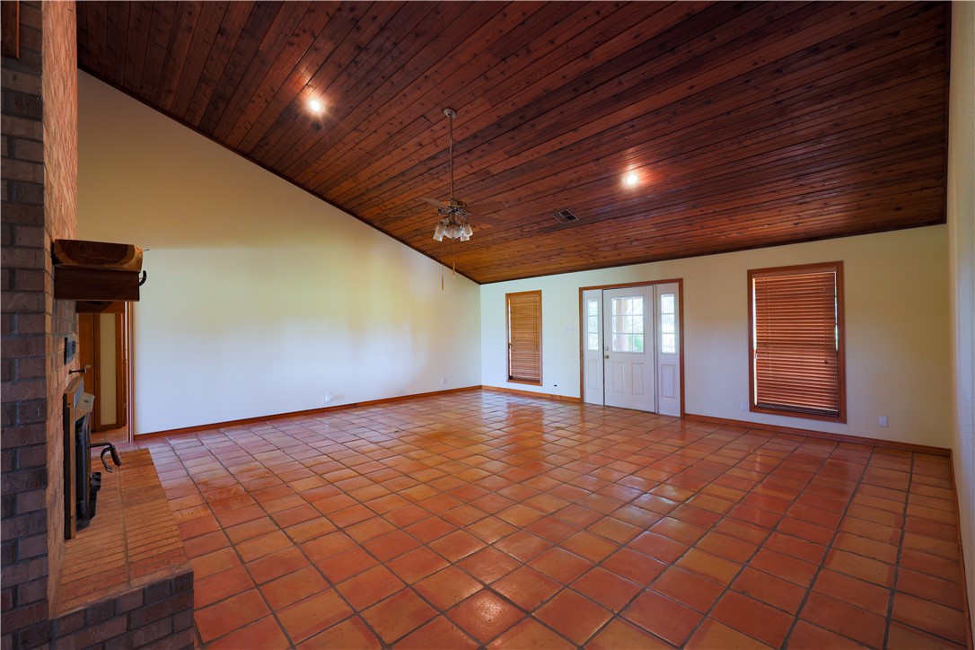 16403-16515 Macey Road Hearne, TX 77859 - Photo 23 of 46 a view of an empty room with windows