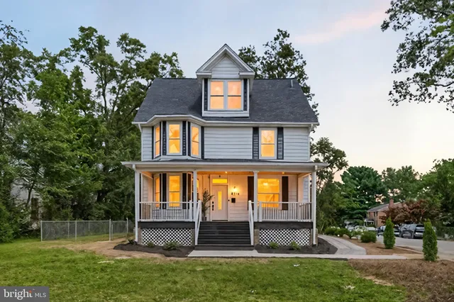front view of house with a yard