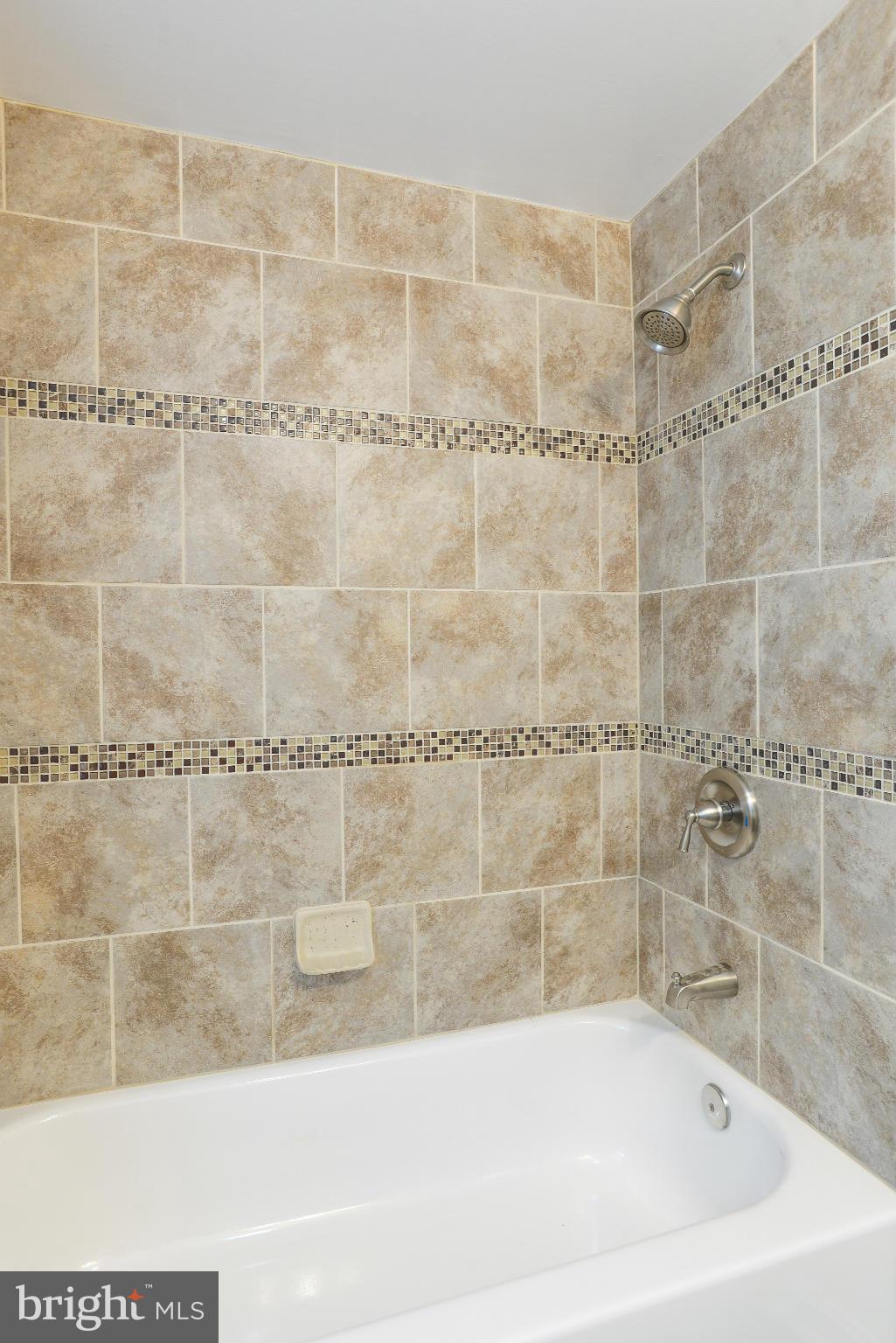 6019 Falkirk Road Baltimore, MD 21239 - Photo 12 of 27 Bath - Upper