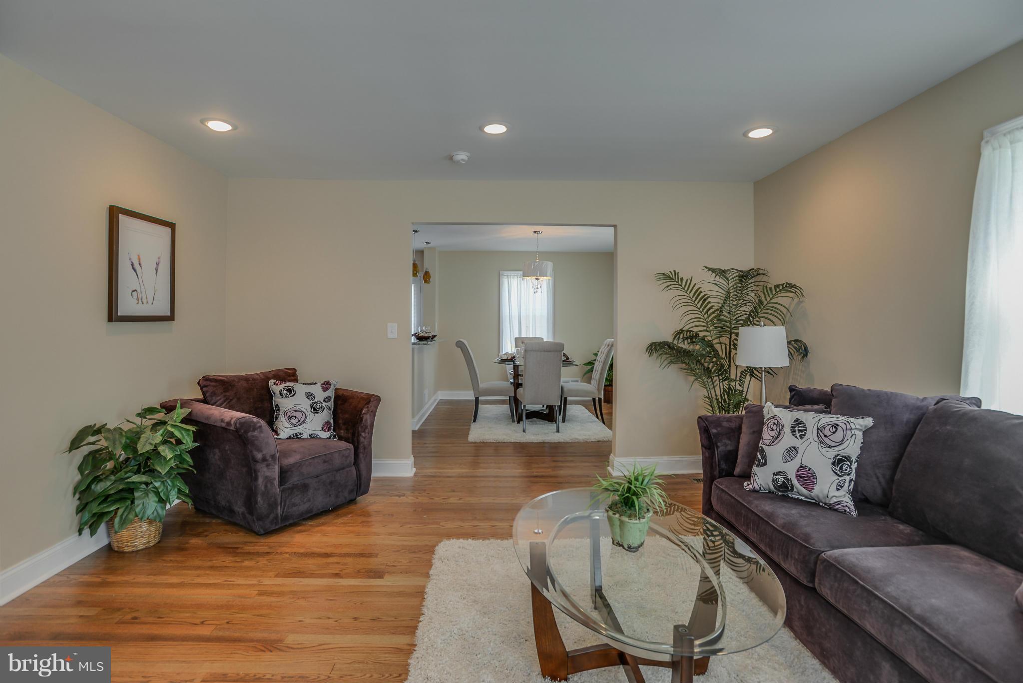 6019 Falkirk Road Baltimore, MD 21239 - Photo 6 of 27 Living Room