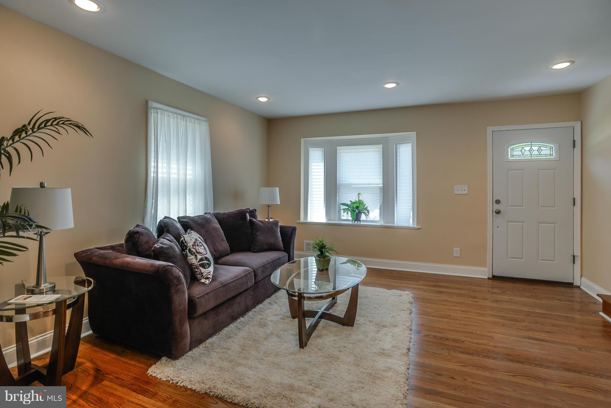 6019 Falkirk Road Baltimore, MD 21239 - Photo 7 of 27 Living Room