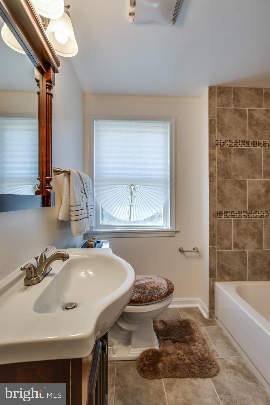 6019 Falkirk Road Baltimore, MD 21239 - Photo 10 of 27 Bath - Upper