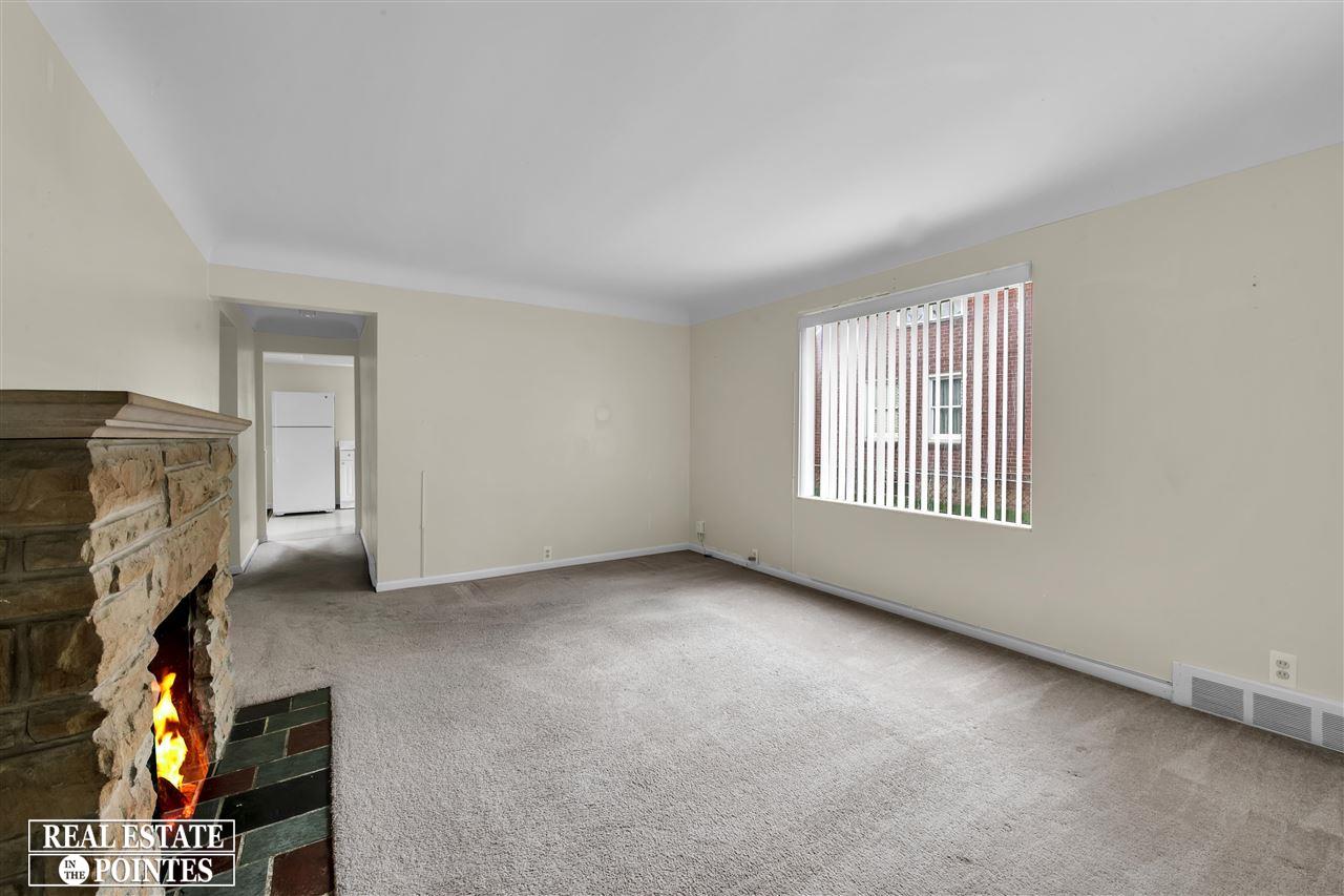 2050 Roslyn Road Grosse Pointe Woods, MI 48236 - Photo 11 of 30