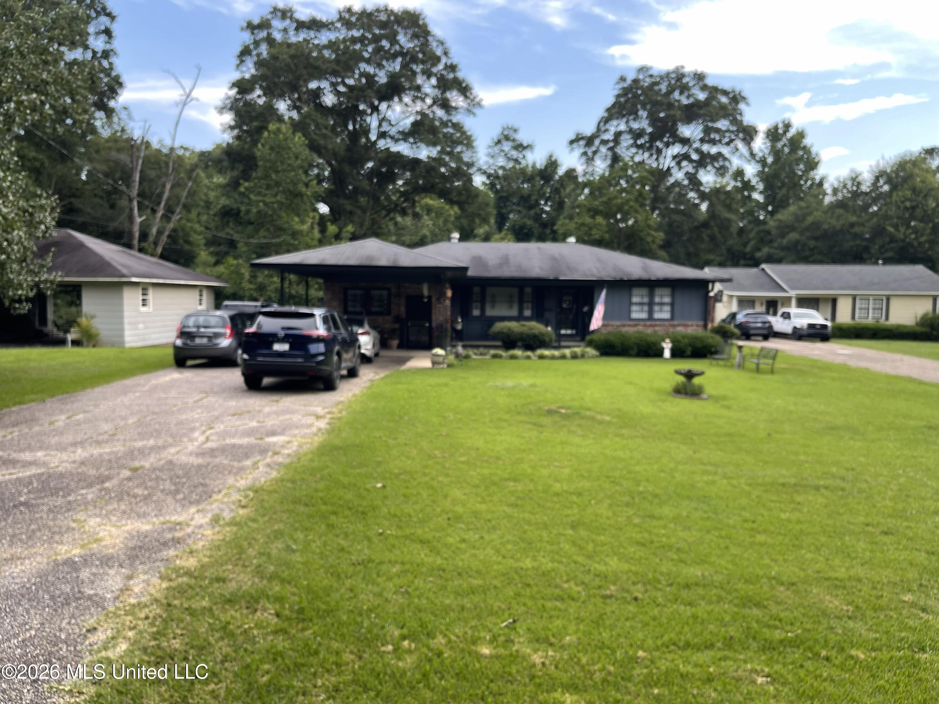 1172 West 20th Street Laurel, MS 39440 - Photo 28 of 36 view from driveway