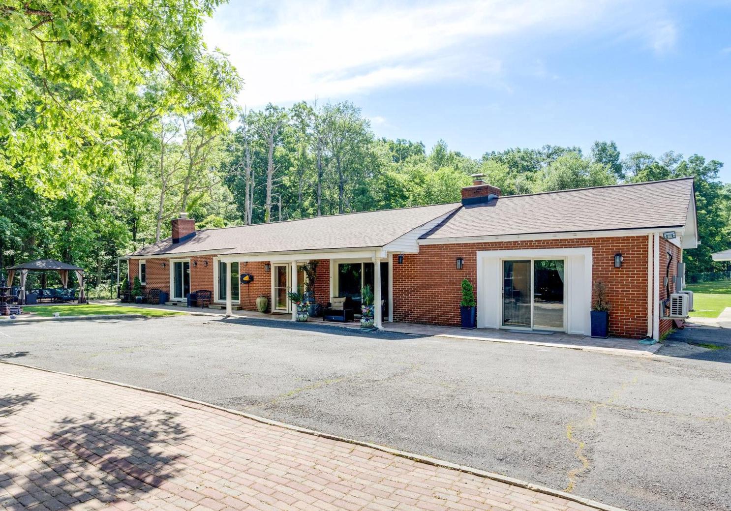 11701 Braddock Road Fairfax, VA 22030 - Photo 2 of 70 1 Level living w recently built ADU