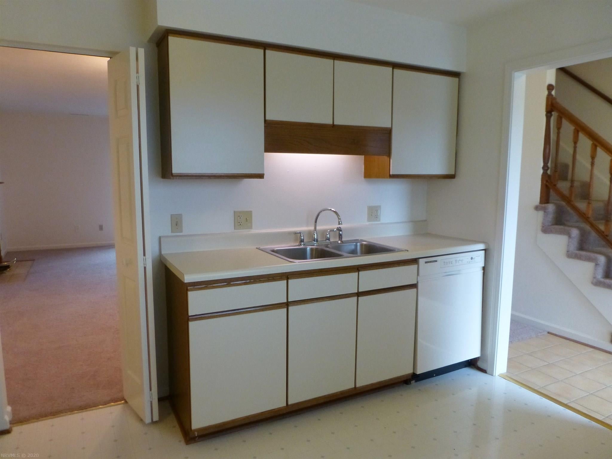 2410 Ridge Road Blacksburg, VA 24060 - Photo 6 of 31 Gallery Image 6