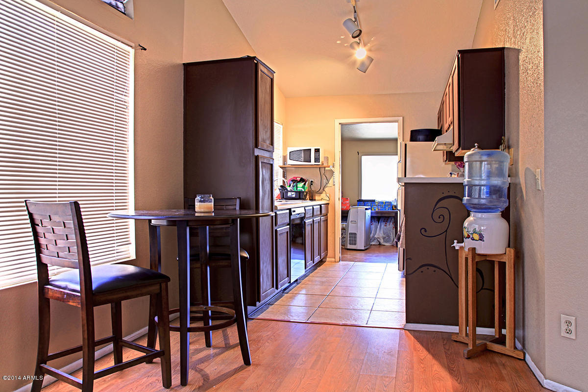 1713 East Carson Road Phoenix, AZ 85042 - Photo 8 of 19 Kitchen