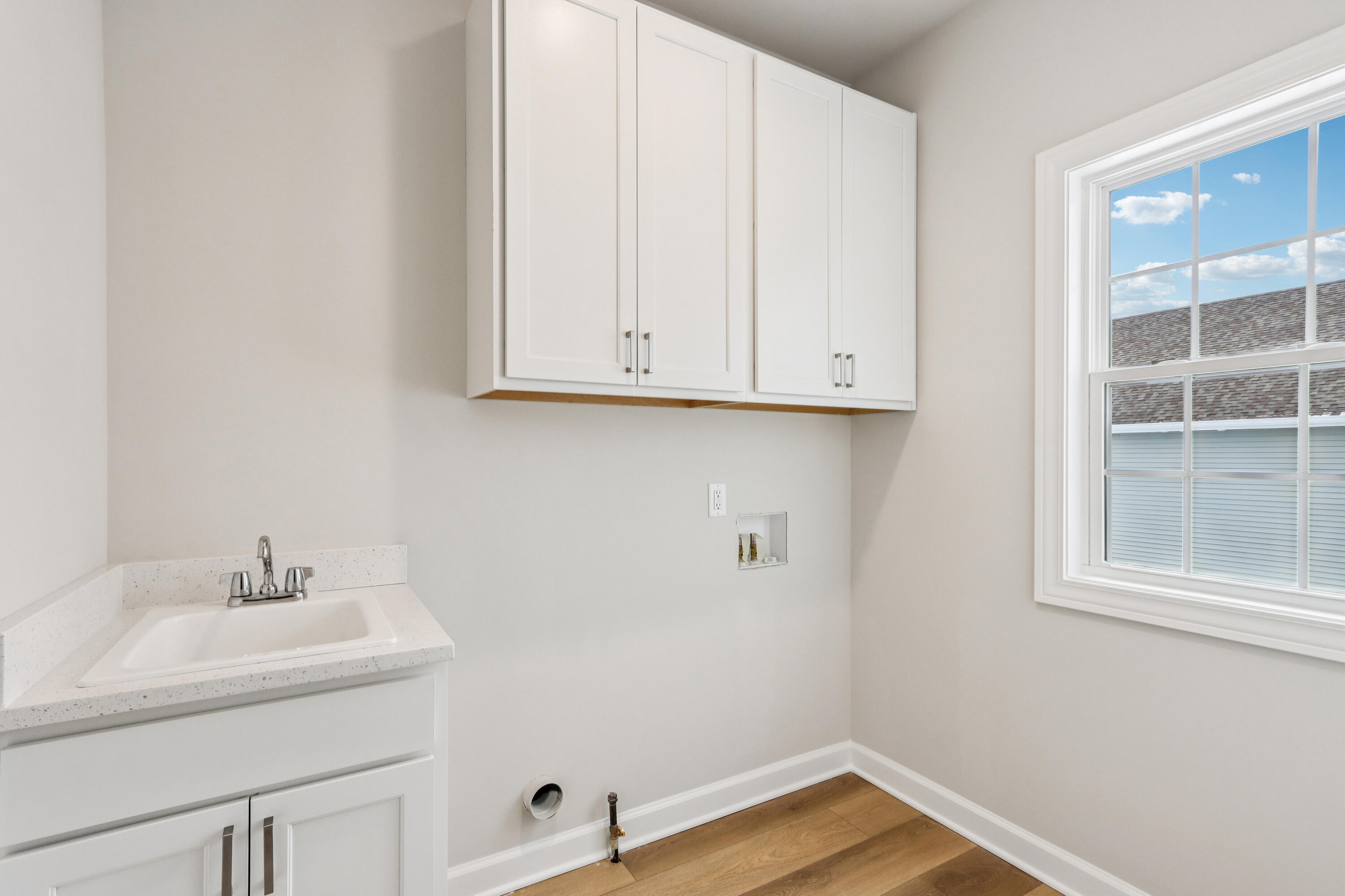 527 North Boulder Ridge Drive Lake Geneva, WI 53147 - Photo 19 of 41 Laundry Room