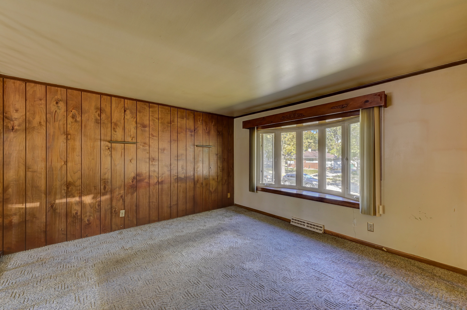 2602 Fairway Drive Joliet, IL 60435 - Photo 12 of 20 an empty room with windows