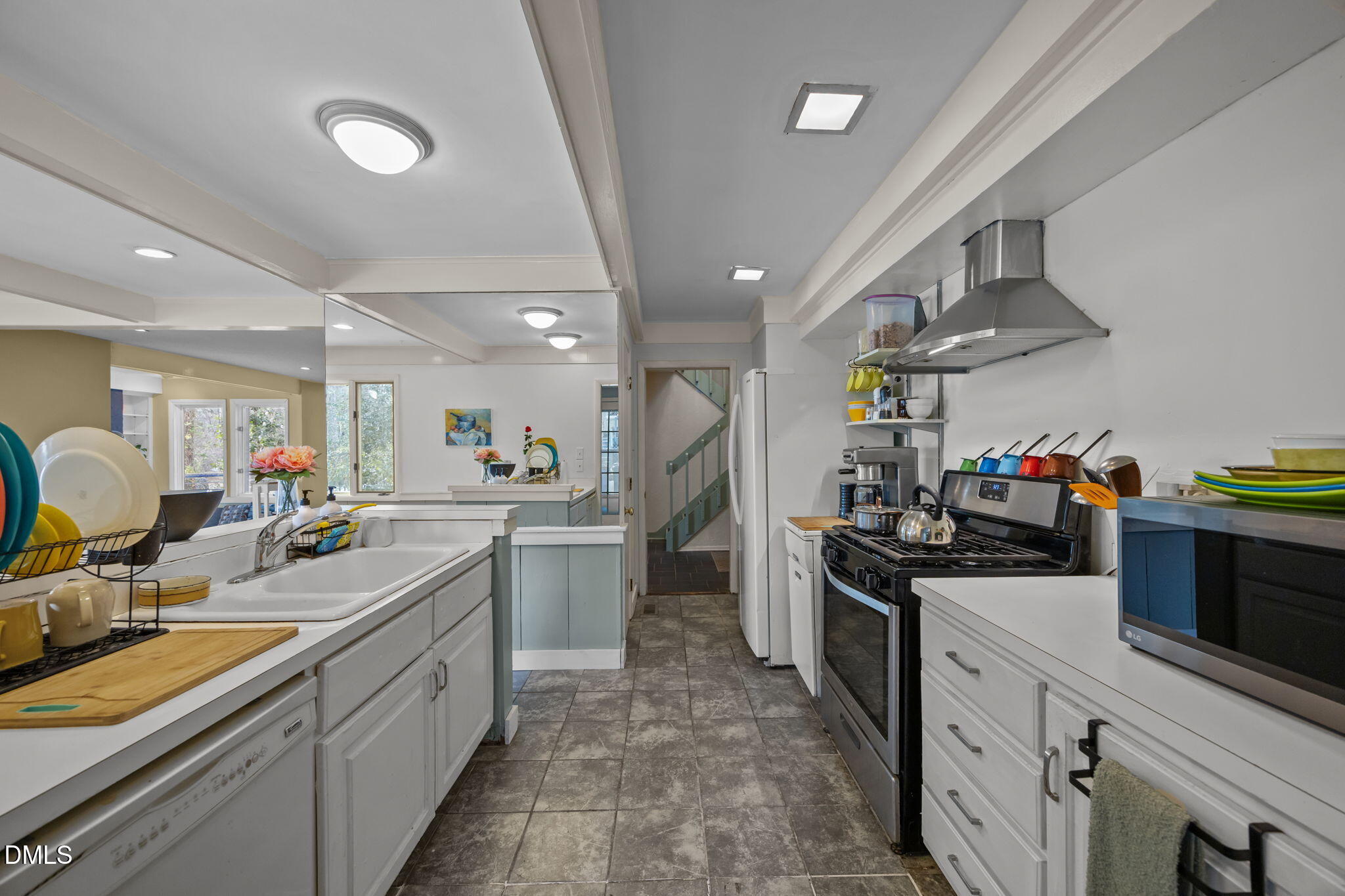 1108 Hemingway Drive Raleigh, NC 27609 - Photo 26 of 68 Kitchen
