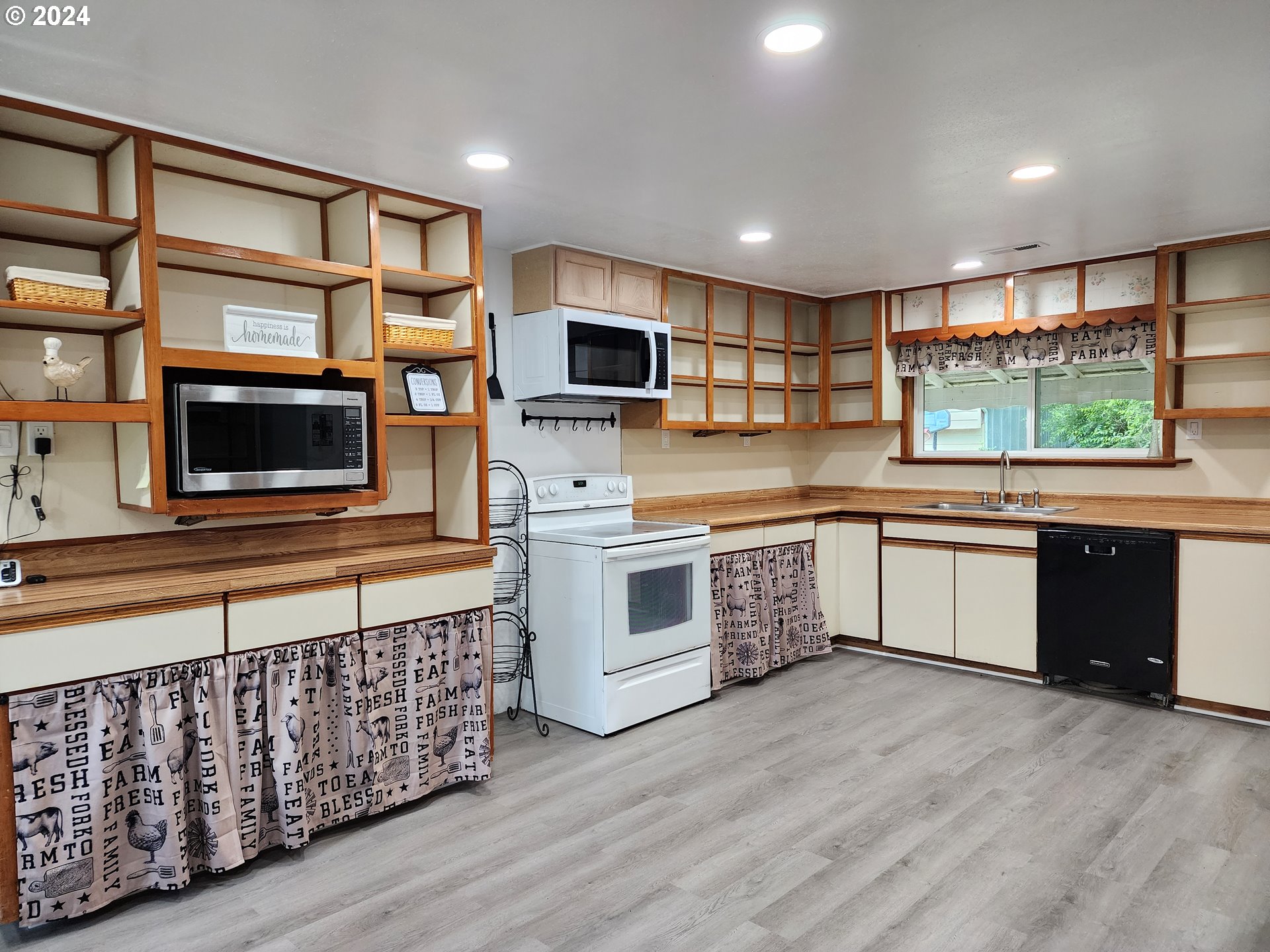 34920 South Dickey Prairie Road Molalla, OR 97038 - Photo 4 of 28 Kitchen
