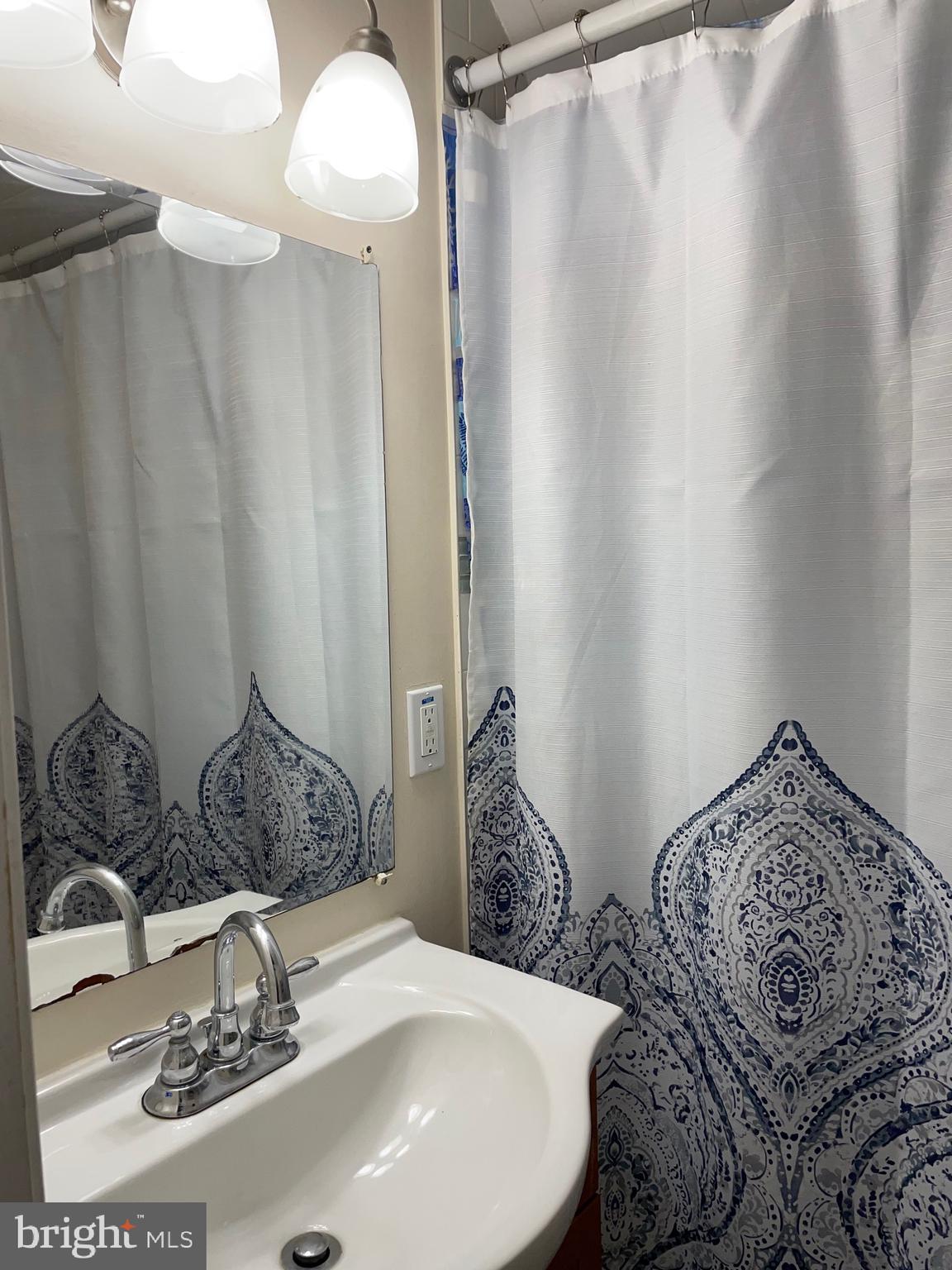 817 Templecliff Road Pikesville, MD 21208 - Photo 19 of 21 Upper Level Bath