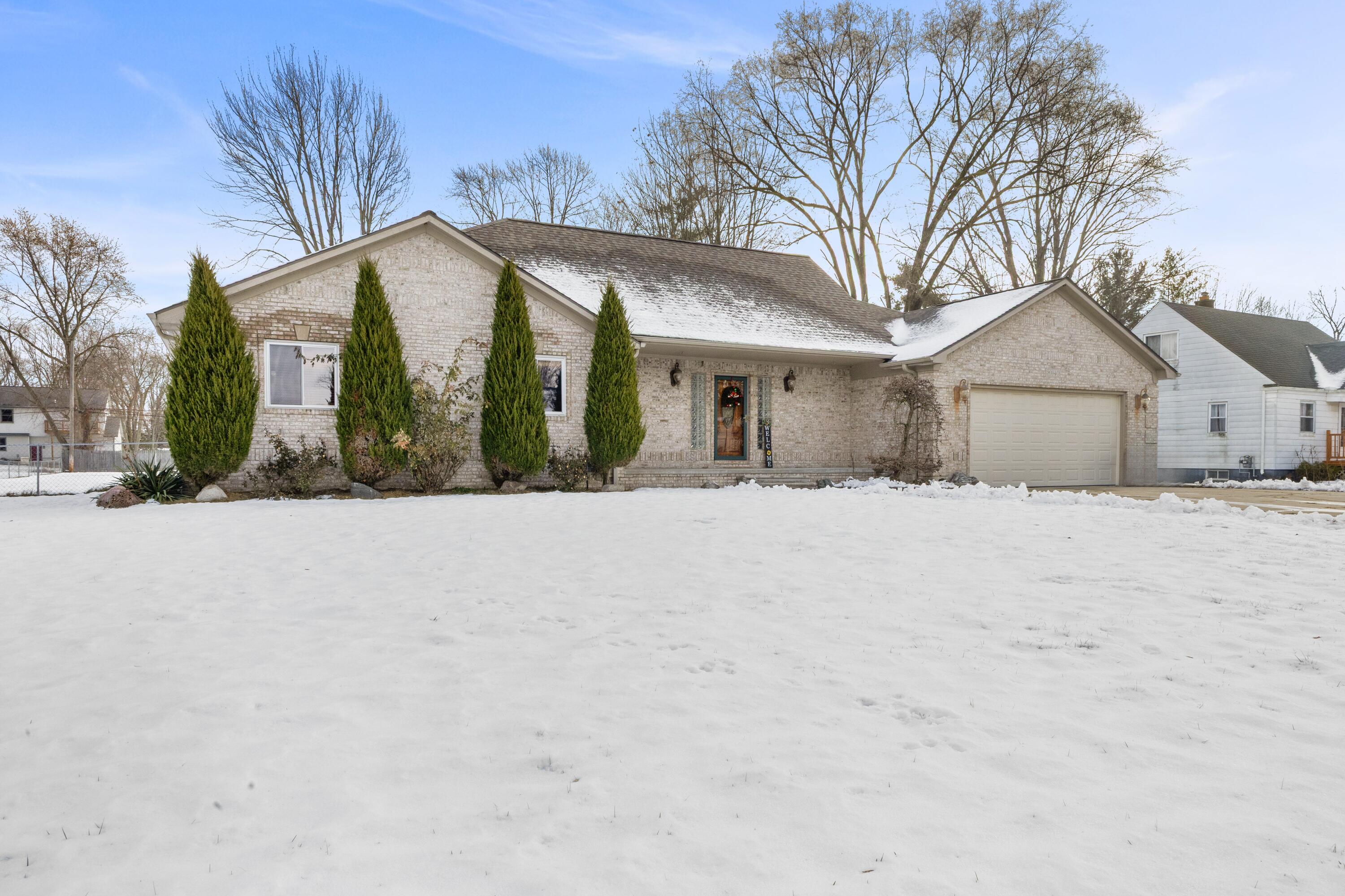 39340 Hamon Street Harrison Township, MI 48045 - Photo 28 of 36 IMG_2826junkRemoved