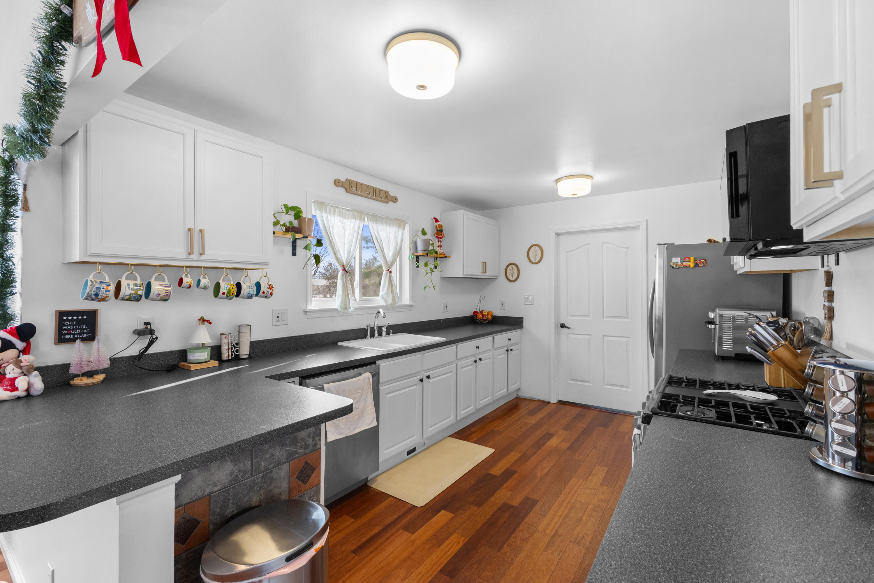 39340 Hamon Street Harrison Township, MI 48045 - Photo 3 of 36 Living/Dining