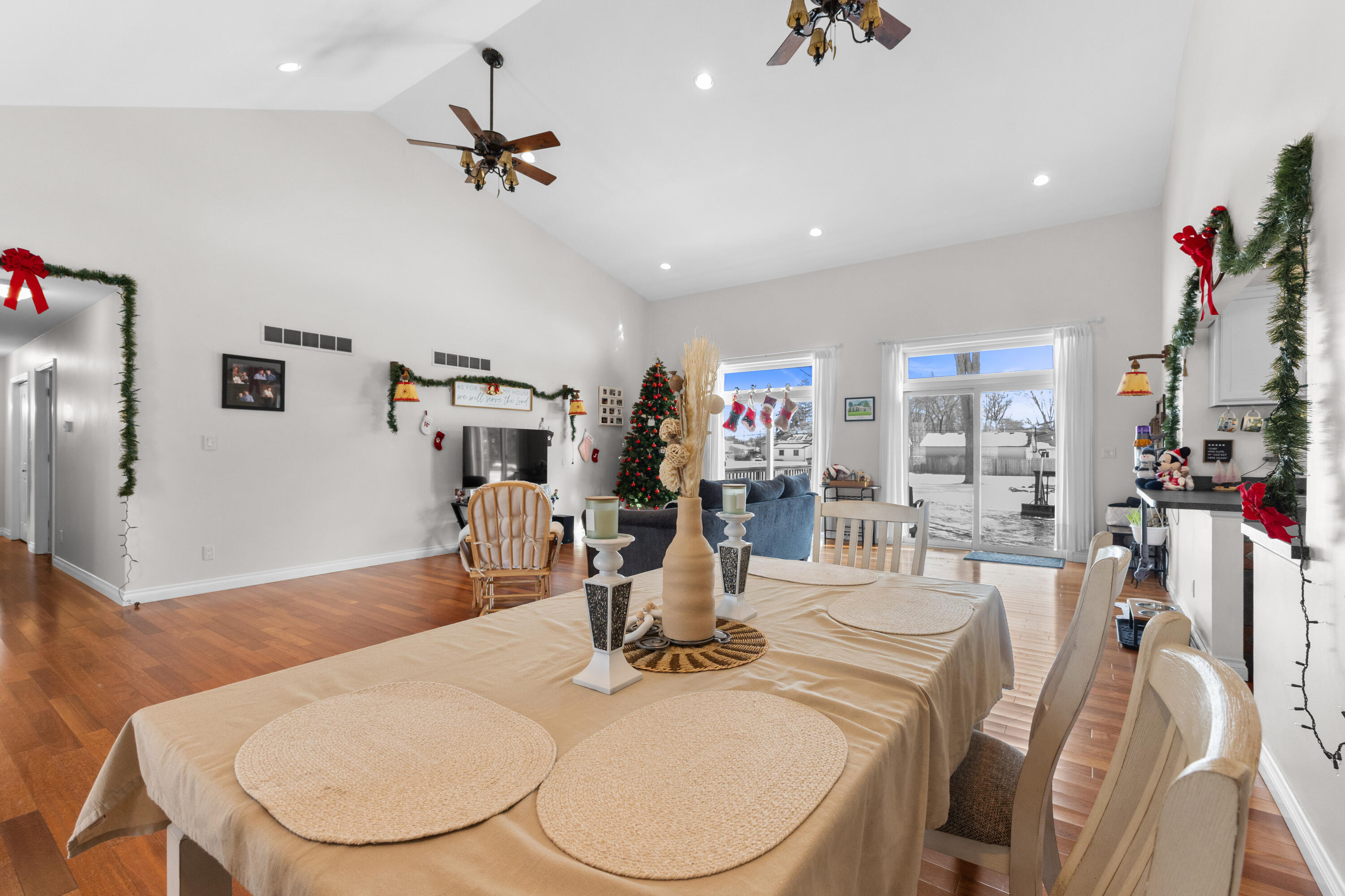 39340 Hamon Street Harrison Township, MI 48045 - Photo 5 of 36 Living/Dining