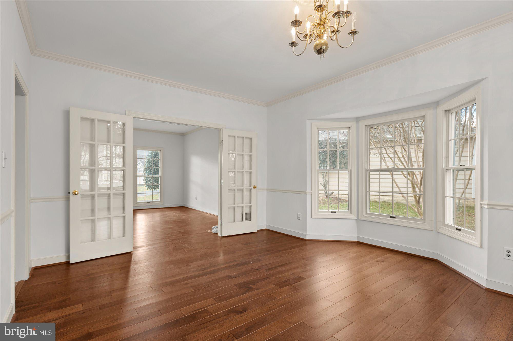 10905 Forest Ridge Terrace North Potomac, MD 20878 - Photo 4 of 33 Large Dining Room w/Bay Window