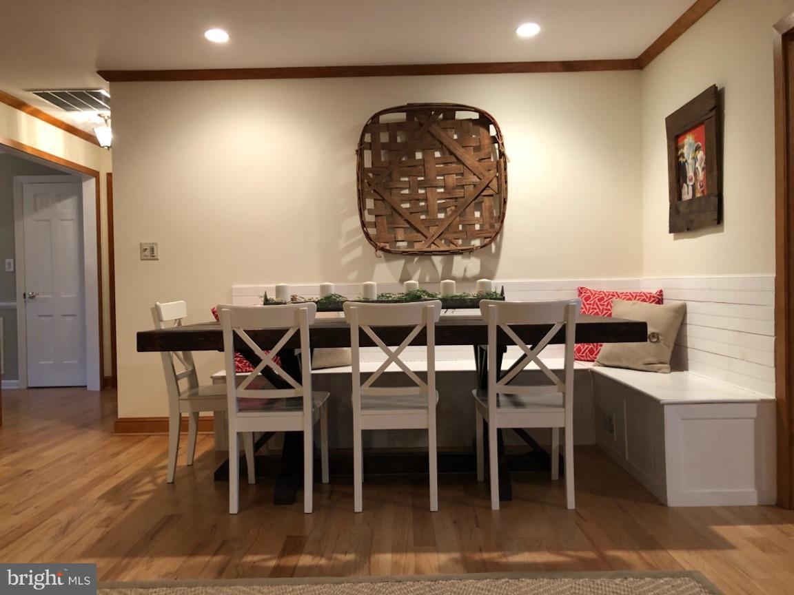 13101 Springdale Estates Road Clifton, VA 20124 - Photo 16 of 30 Eat in Kitchen Breakfast Nook w/built in seating