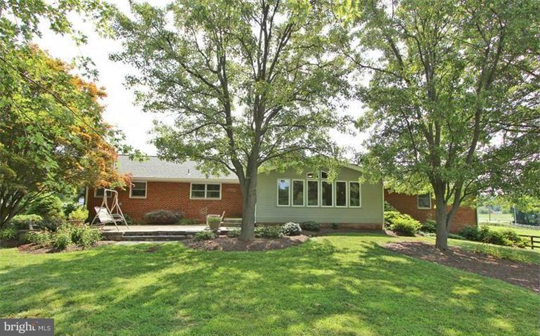 Extended Family Room/Sun room with Vaulted Ceiling