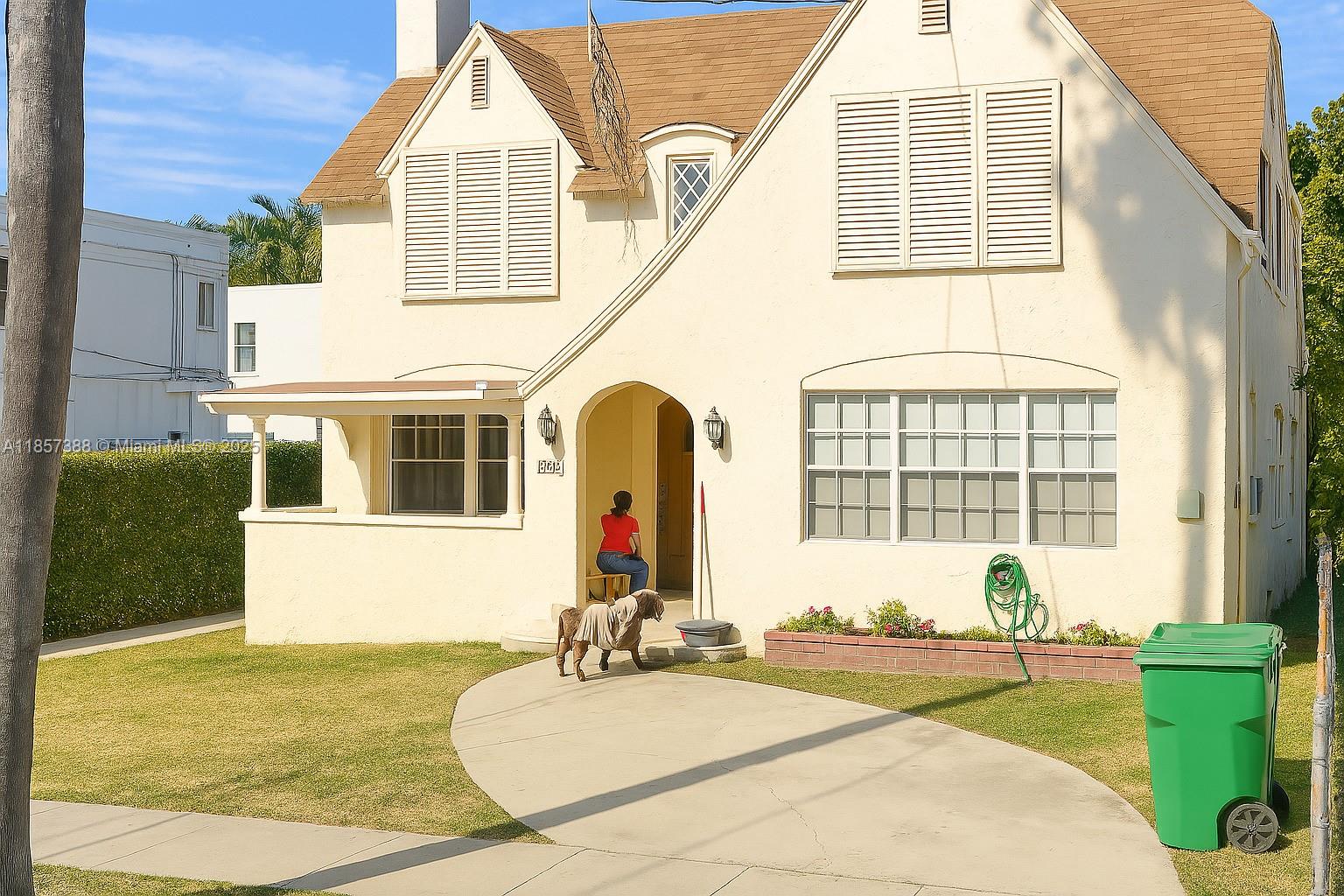 a house view with a outdoor space