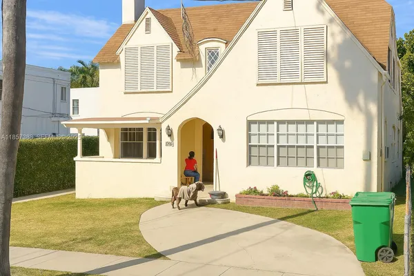 a house view with a outdoor space