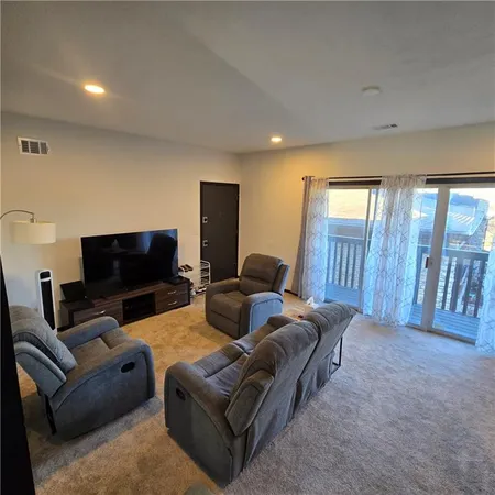 $1,500 | 423 West 104th Street, Unit C, Kansas City, MO 64114