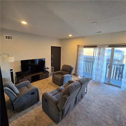 $1,500 | 423 West 104th Street, Unit C, Kansas City, MO 64114