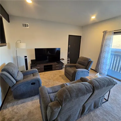 $1,500 | 423 West 104th Street, Unit C, Kansas City, MO 64114