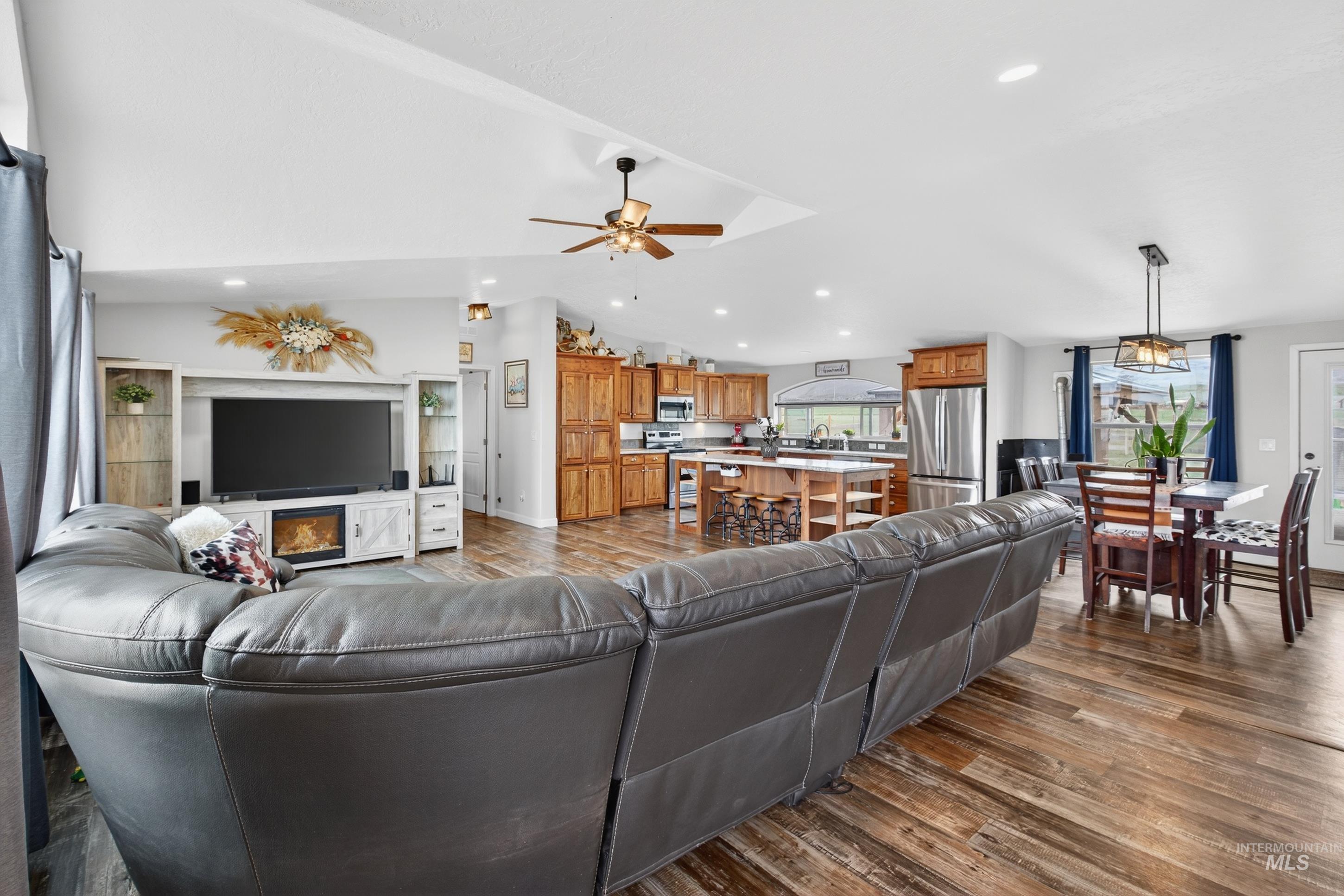 728 Chase Lane Melba, ID 83641 - Photo 8 of 48 Living room featuring light wood-style flooring, recessed lighting, a ceiling fan, and vaulted ceiling