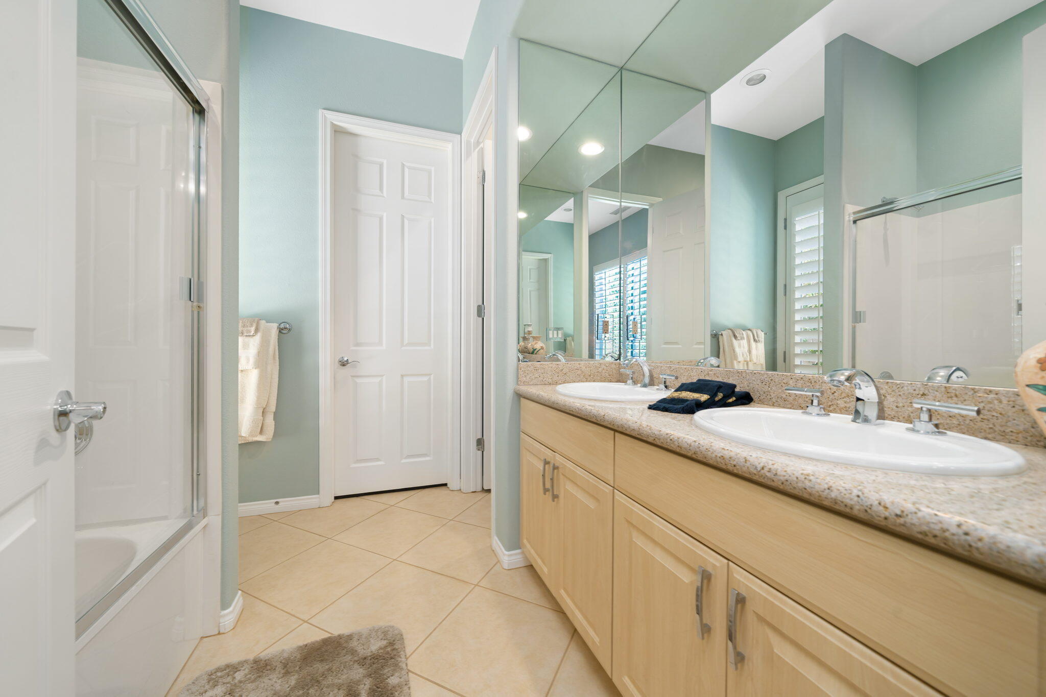 5 Lyon Road Rancho Mirage, CA 92270 - Photo 44 of 50 a bathroom with a granite countertop sink two mirror and a bathtub