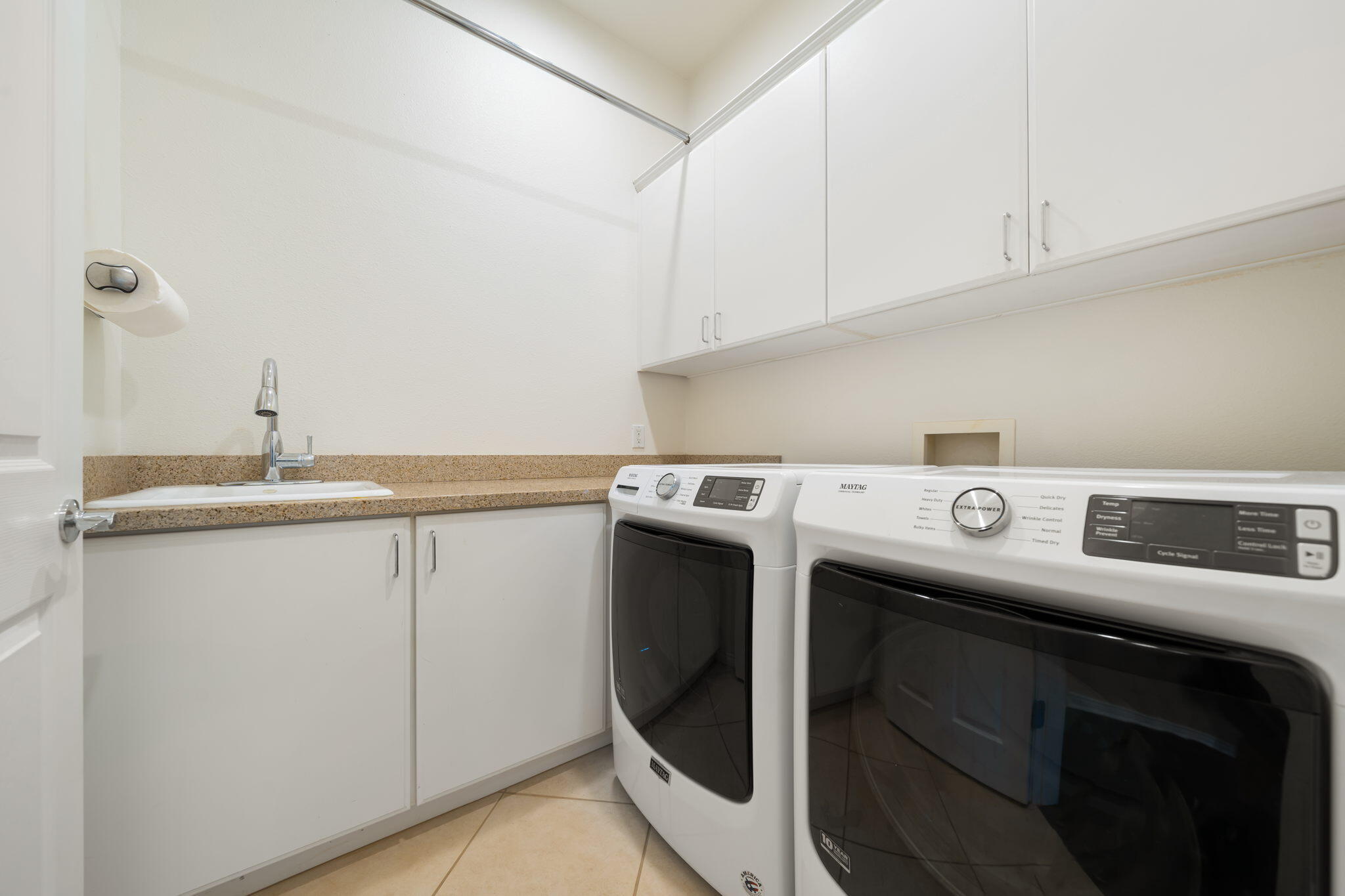 5 Lyon Road Rancho Mirage, CA 92270 - Photo 47 of 50 a utility room with dryer and washer
