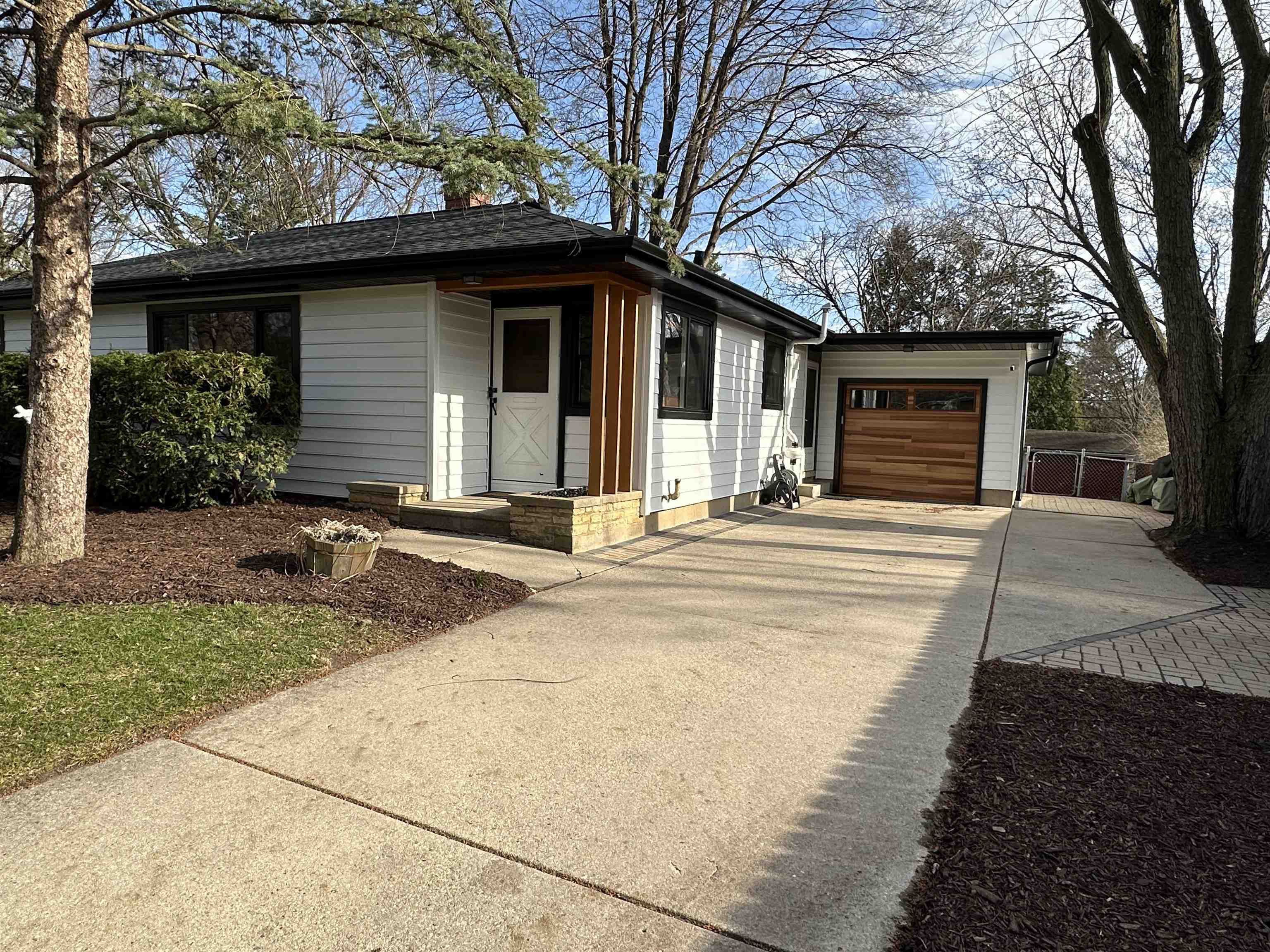 5009 East Buckeye Road Madison, WI 53716 - Photo 3 of 43